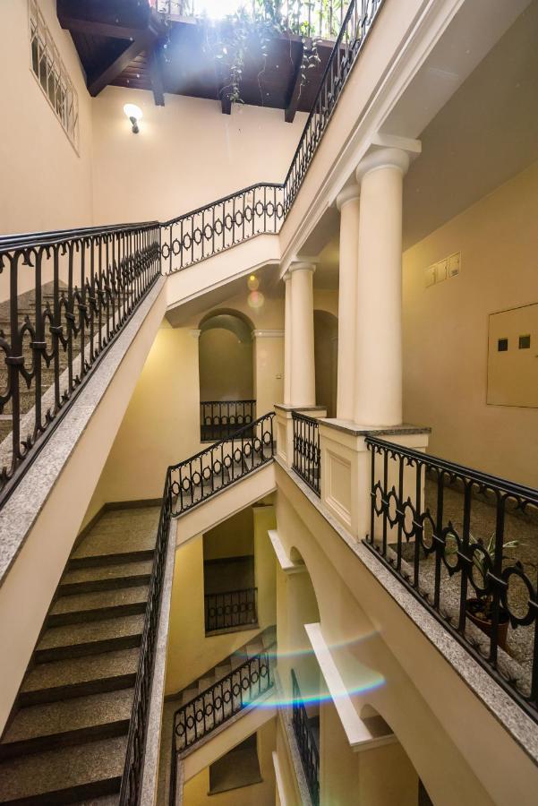 Lovely Apartment In The Heart Of ワルシャワ エクステリア 写真
