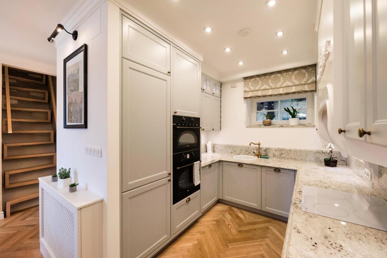 Lovely Apartment In The Heart Of ワルシャワ エクステリア 写真